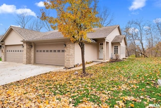 16 Cherry Hill Ct, Hampton, IL 61256