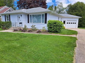 28 N Hudson Ave, Sturgeon Bay, WI 54235