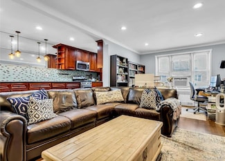 63-61 99th St Unit A6, Rego Park, NY 11374