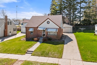 1716 S 9th St, Manitowoc, WI 54220