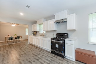 2002 Nottingham St, Pasadena, TX 77502