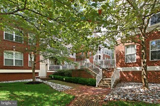 5108 Donovan Dr Unit 303, Alexandria, VA 22304