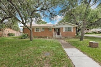 5700 Starling Cir, Haltom City, TX 76117