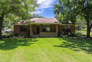 1000 Leaning Oak Dr, Tool, TX 75143