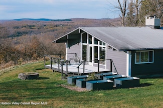 13 N Pond Dr, Parksville, NY 12768