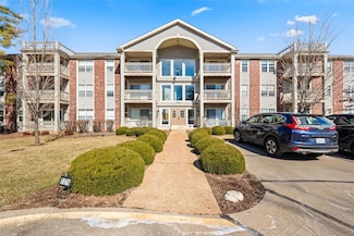 5376 N Kenrick Parke Dr Unit 301, Saint Louis, MO 63119