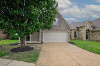 4820 Pine Forest Dr, Memphis, TN 38125