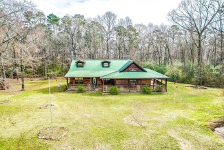 369 Parkside Dr, Zavalla, TX 75980