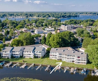 221 Riverfront St Unit 7, Spring Lake, MI 49456