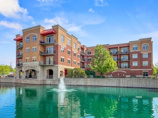 1200 N Foxdale Dr Unit 312, Addison, IL 60101