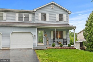 214 Shire Ln, Wernersville, PA 19565
