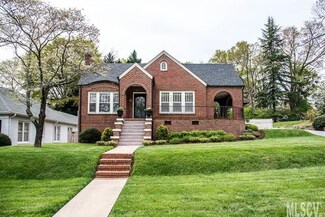 104 6th Ave NE, Hickory, NC 28601