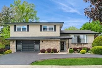 910 S Waverly Ave, Mount Prospect, IL 60056