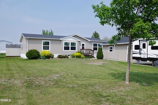 911 Chestnut Ln, Dickinson, ND 58601