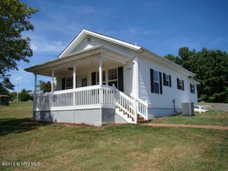 221 Sutherland St, Hillsville, VA 24343