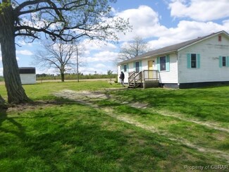 422 Syringa Rd, Topping, VA 23169