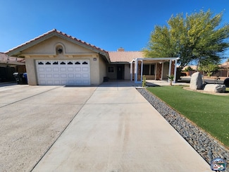 615 Lilac Ln, Imperial, CA 92251
