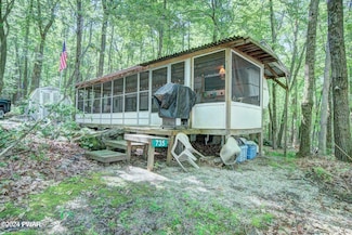 735 Dump Rd, Hawley, PA 18428