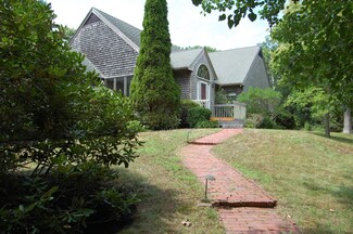 12 S Vine Ln, Vineyard Haven, MA 02568