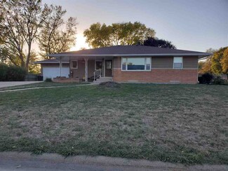 104 S 2nd St, Plainview, NE 68769