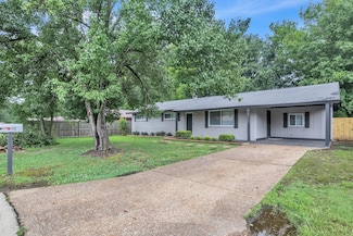 418 Springdale Dr, Columbus, MS 39702