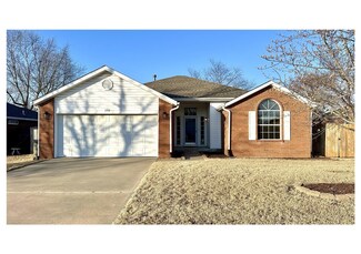 390 Robin Hood Ct, Springdale, AR 72764