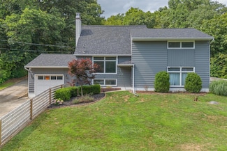 172 Roosevelt Rd, Hyde Park, NY 12538