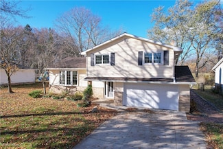 6454 Woodbury Dr, Solon, OH 44139