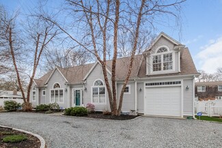52 Cedar St, Teaticket, MA 02536