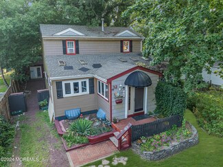 32 Woodrow St, Oakhurst, NJ 07755