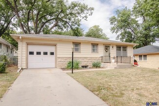 2417 S 39th St, Lincoln, NE 68506