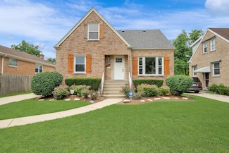 2242 S 5th Ave, Riverside, IL 60546