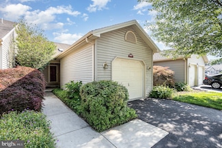1455 Maplewood Dr, New Cumberland, PA 17070