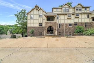 2303 Yosemite Park Ct Unit E, Maryland Heights, MO 63043