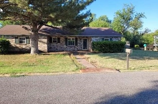 1216 W Demont St, Memphis, TX 79245