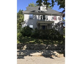 33 Moultrie St, Dorchester Center, MA 02124