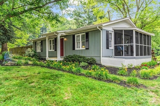21 Stoney Nob Dr, Hendersonville, NC 28792