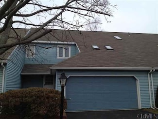 19 Standish Dr, Glenmont, NY 12077