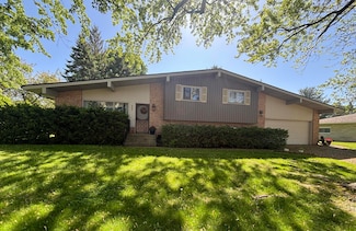 300 Maplecrest Ave, Sturgis, MI 49091