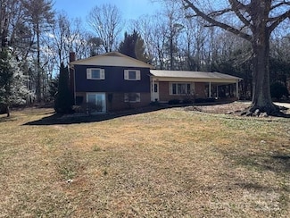 2665 Fairway Acres Cir, Lenoir, NC 28645