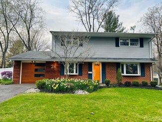 26 Bedford Rd, Kendall Park, NJ 08824