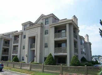 403 Harbour Point Unit 204, Virginia Beach, VA 23451