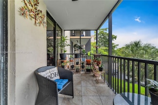 900 NE 195th St Unit 317, Miami, FL 33179
