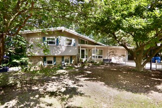 2369 Crestview Dr SW, Wyoming, MI 49519