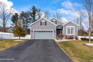 12 Highcroft Ct, Schenectady, NY 12309