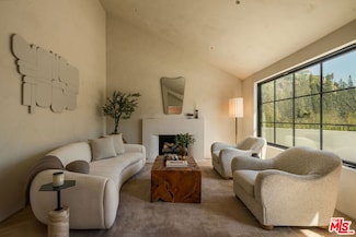 8353 Sunset View Dr, Los Angeles, CA 90069