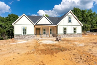 615 Head Rd, Juliette, GA 31046