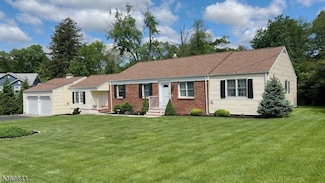 12 Harmony Ln, Wayne, NJ 07470