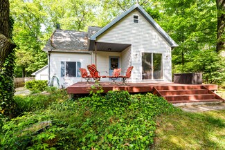 67470 Lakeshore Dr, Dowagiac, MI 49047