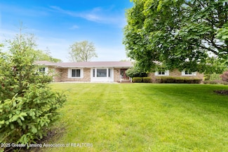 2225 Holiday Ln, Lansing, MI 48917